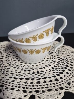Corelle cups gold floral pattern set of 2